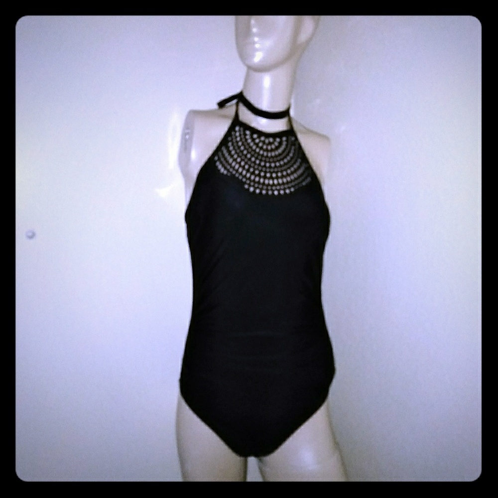 Black baithing suit
